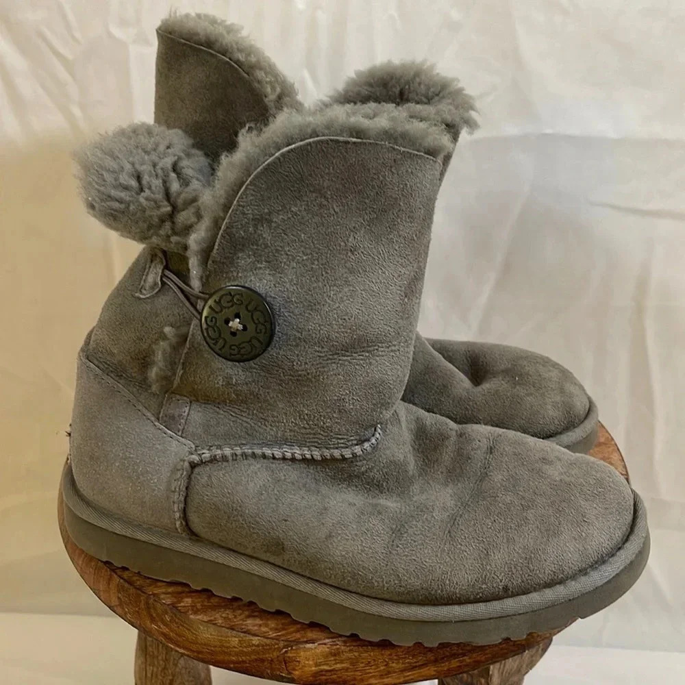 Ugg gray sheepskin boots 6